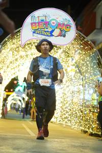 BIB: 5268
                            <button type="button" onclick="openModal(21830047)" class="btn btn-primary btn-sm float-right btn-popup" data-toggle="modal" data-target=".modal-high-quality">
                        <i class="fas fa-shopping-cart"></i> Add to Cart
                    </button>
                                            <button type="button" onclick="isThisMe(21830047, true)" class="btn btn-success btn-sm float-right btn-popup btn-isme hidden" data-toggle="tooltip" data-placement="bottom" title="นี่คือรูปของคุณใช่ไหม คลิกที่นี่เพื่อเอาเข้าอัลบั้ม">
                        <i class="fas fa-plus"></i> Add to album
                    </button>
                    <button type="button" onclick="isThisMe(21830047, false)" class="btn btn-warning btn-sm float-right btn-popup btn-isnotme hidden">
                        <i class="fas fa-ban"></i> Remove from album
                    </button>